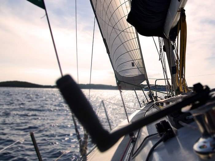 paseos en velero por el mar menor cerca de tu propiedad en la manga club