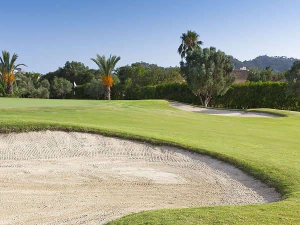 Golf shots to practice at your La Manga Club property